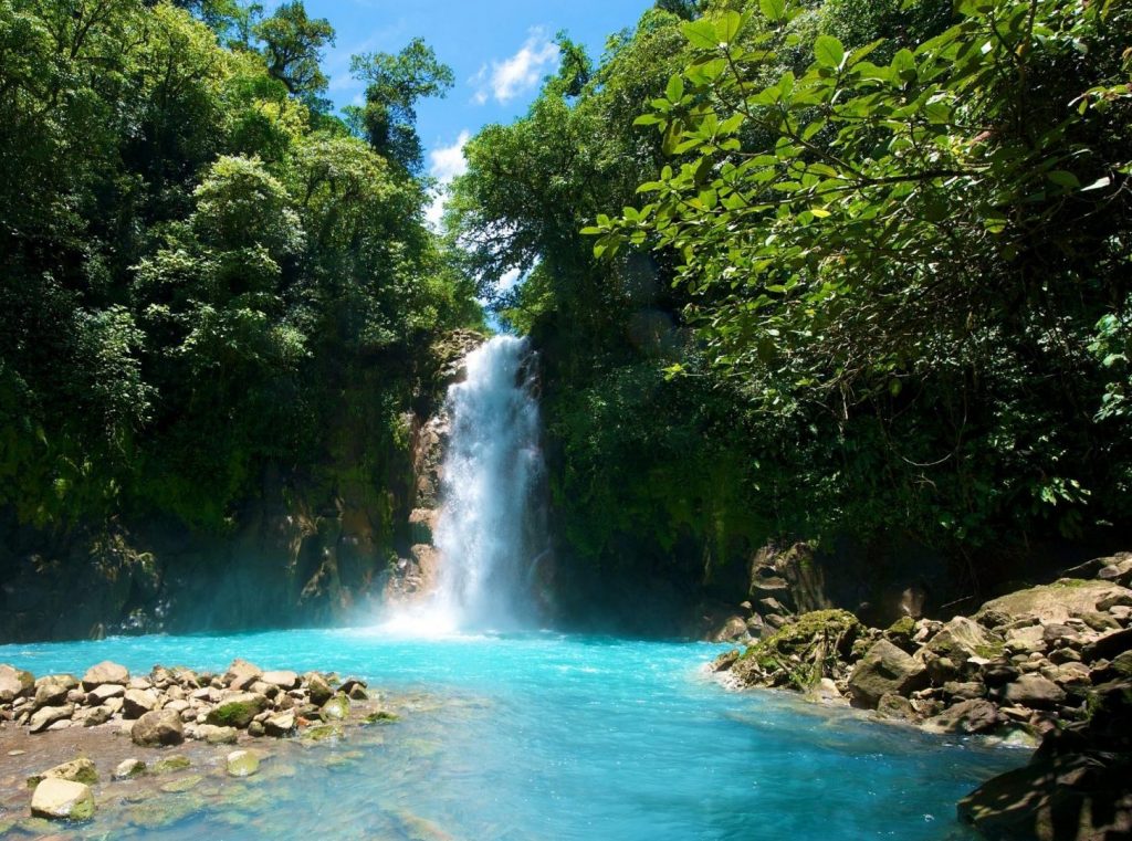 Costa Rica - Naturparks & Vulkane 4 AdobeStock 35218052 scaled e1642778904532