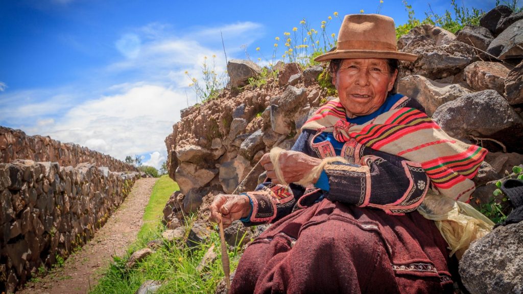 Frau in peruanischer Tracht