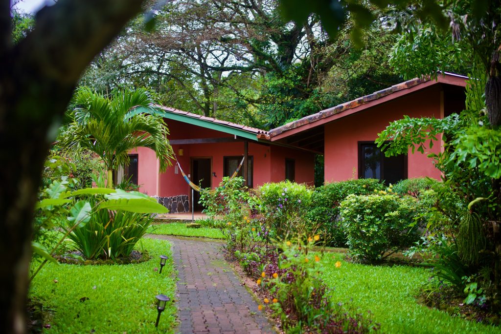 EL Mirador cabanas bungalows woodhouse airbnb costa rica 1