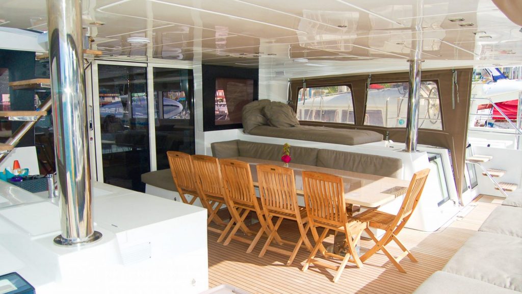 Katamaran-Segelyachtkreuzfahrt 7 Cockpit Lagoon 620