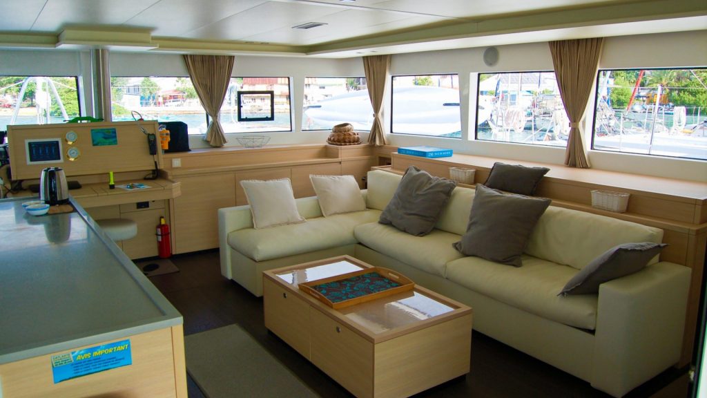 Katamaran-Segelyachtkreuzfahrt 8 Salon Lagoon 620